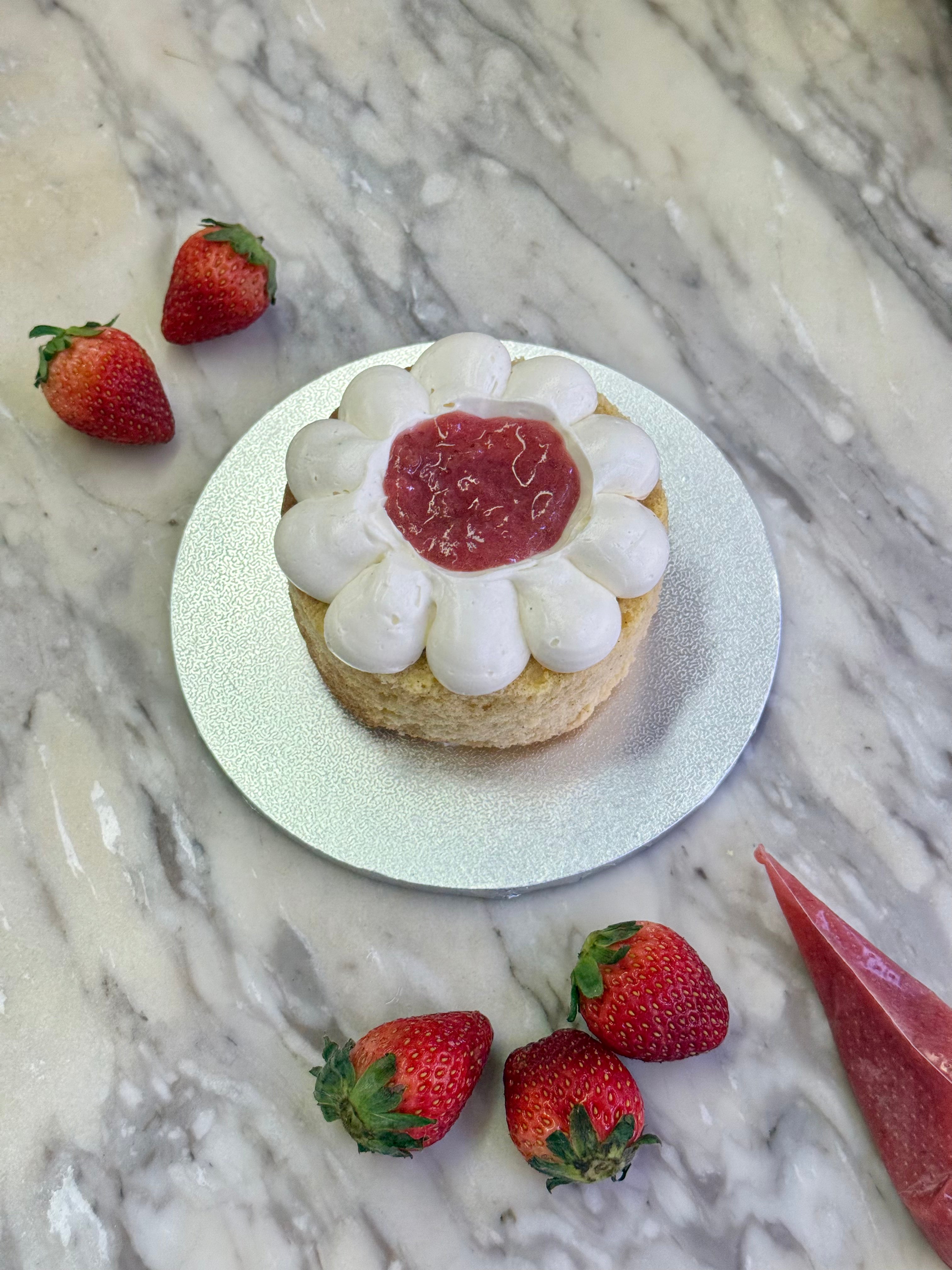 🍓 Summer Workshop: Jellycat Strawberry & Vanilla Dream Cake (11/7)