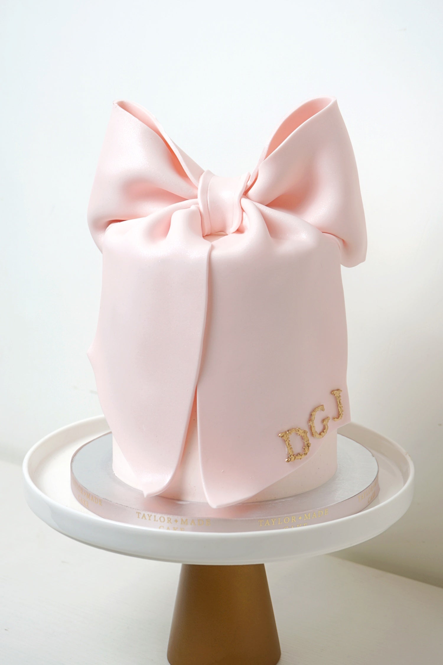 Cake a Bow