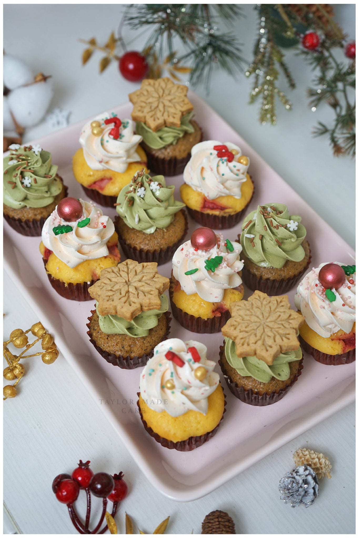 Christmas Mini Cupcake Set - 24 Pieces