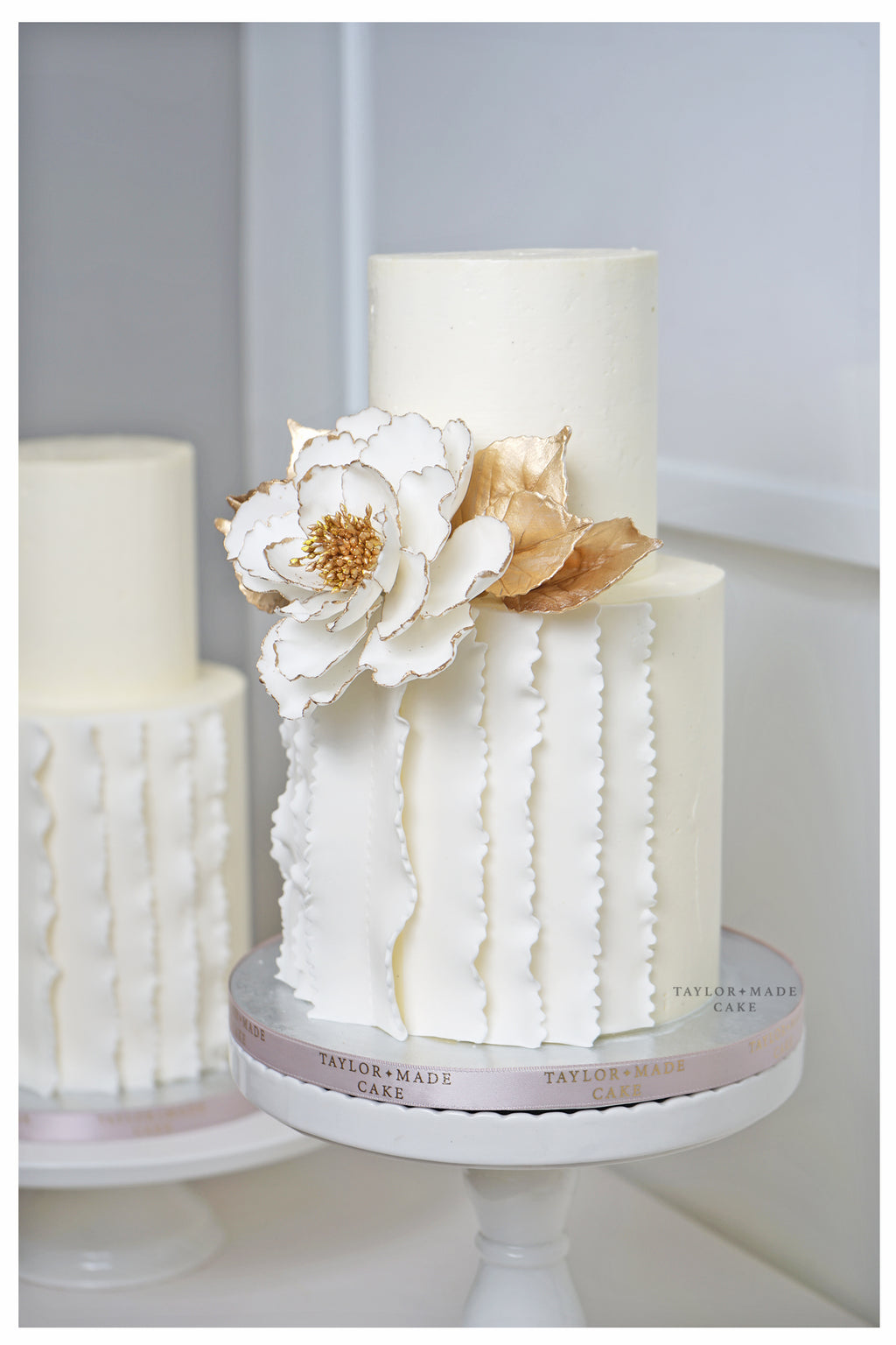 Camelia Ruffle Wedding Delicake