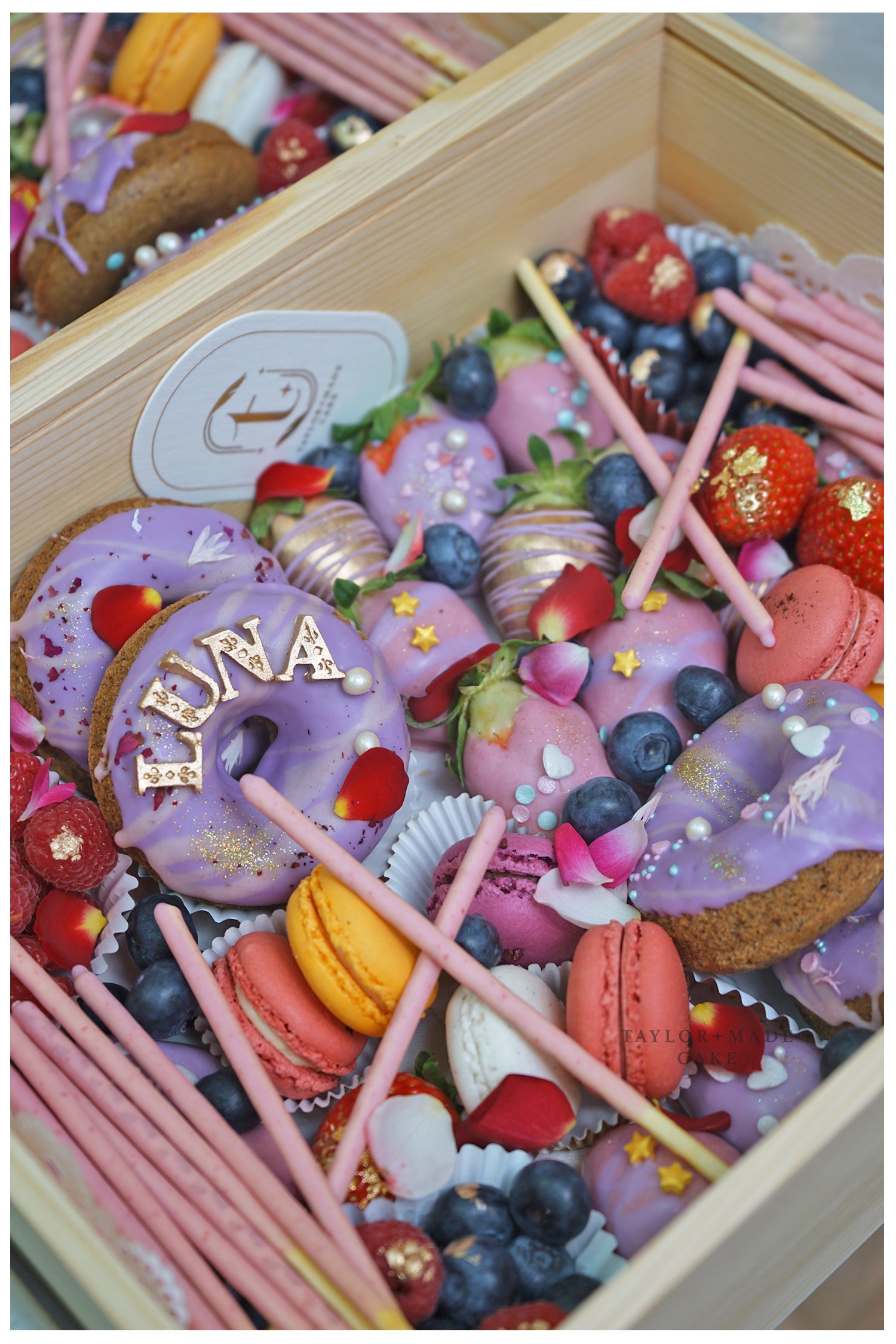 The Dessert Box (Mini Donut Cake)