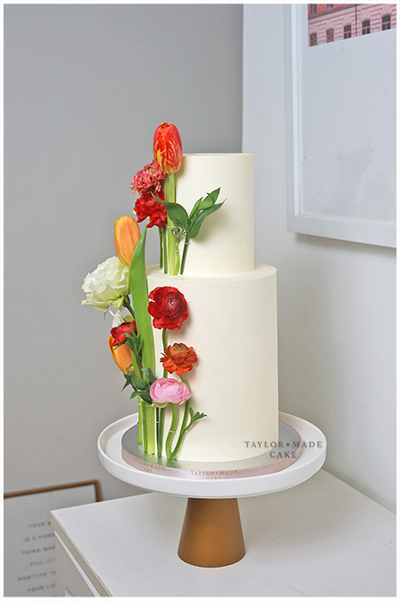 the stand tulip wedding cake